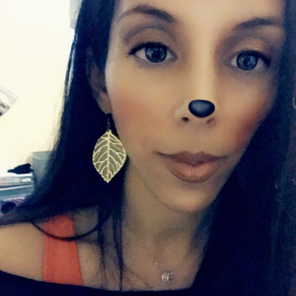 Meet your Posher, Aimee!! - Picture 4 of 8